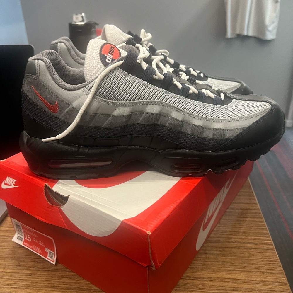 Nike Air Max 95 Men's Shoes - Black and Gray